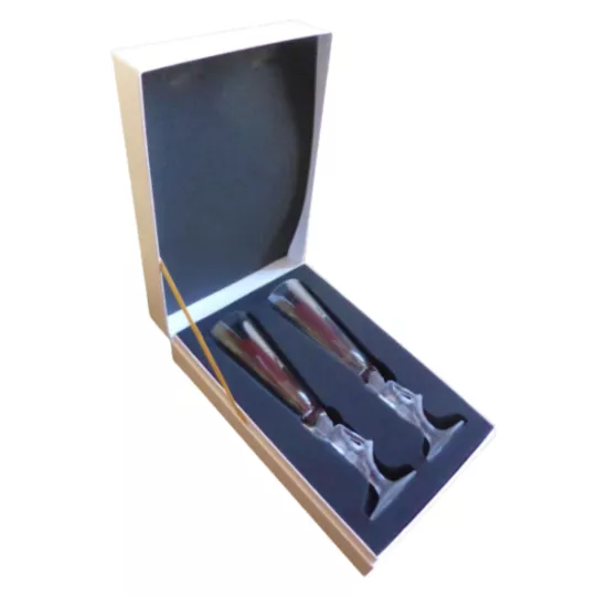 アムール・ド・ドゥーツ・クリスタル・フルート2個、ケルビム型の脚付き。