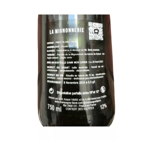 バックラベル シャンパーニュR.フェーヴル ラ・ミニョヌリー エクストラ・ブリュット 明るい背景